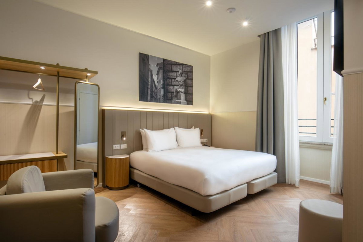 Cosmopolita Rome Colosseum, Tapestry Collection by Hilton, Italy