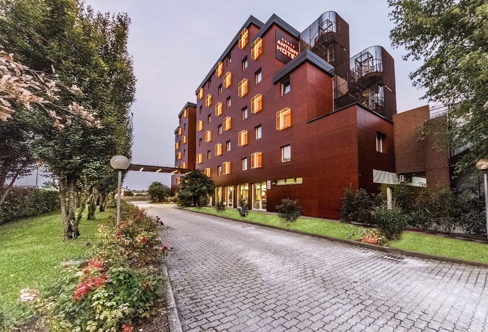 Antony Hotel, Italia