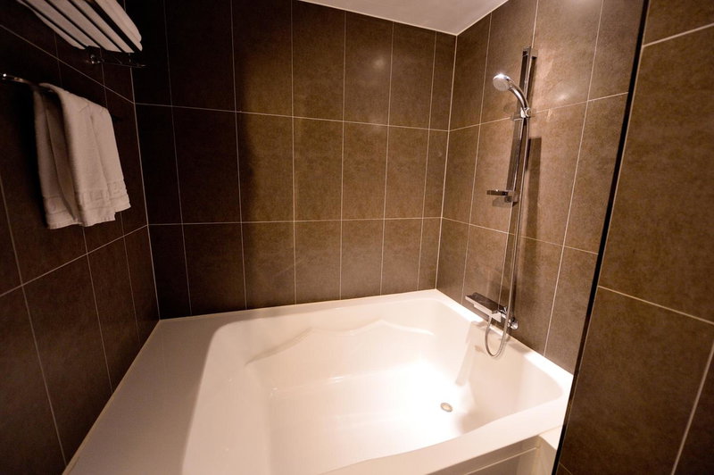 Golden Business Hotel, Chinju, 대한민국
