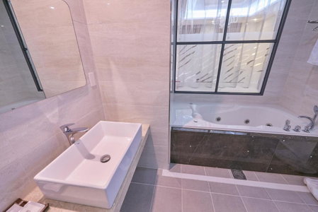 Dubai Hotel, Masan, 대한민국