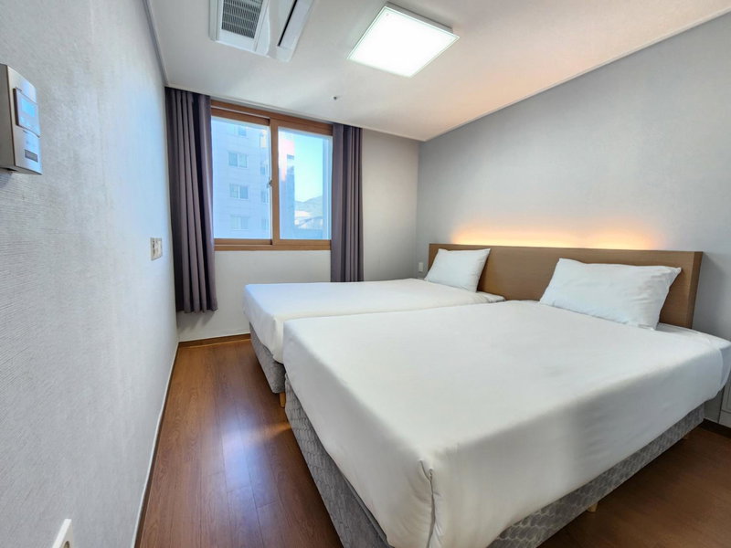 Residence Hotel K Okpo, Sinhyeon, 대한민국