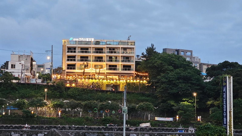 Cheonjiyeon Crystal Hotel, Seogwipo, 대한민국