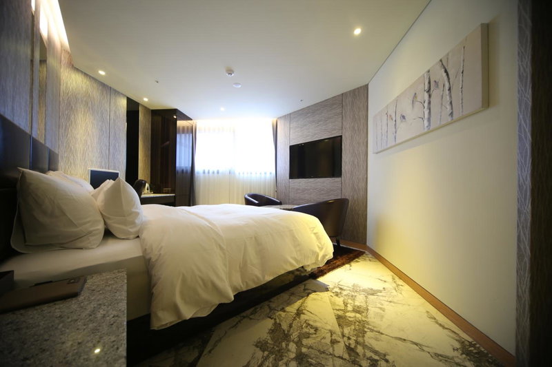 First Hotel, Guri-si, 대한민국