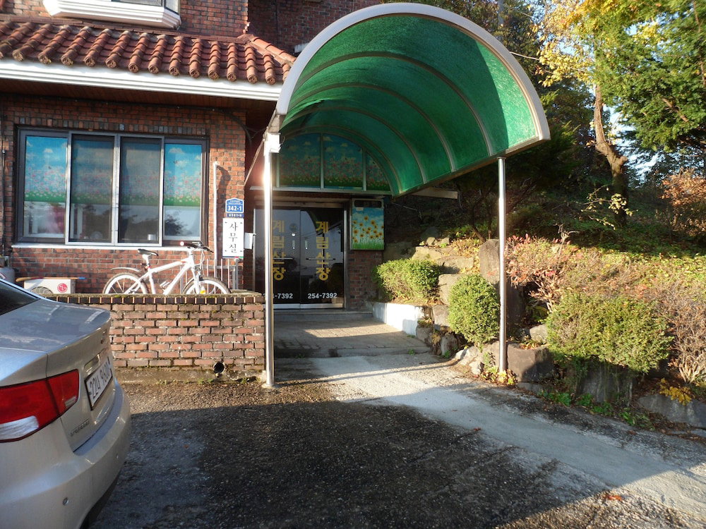Hotel · Gyerim Sanjang Motel, Chuncheon