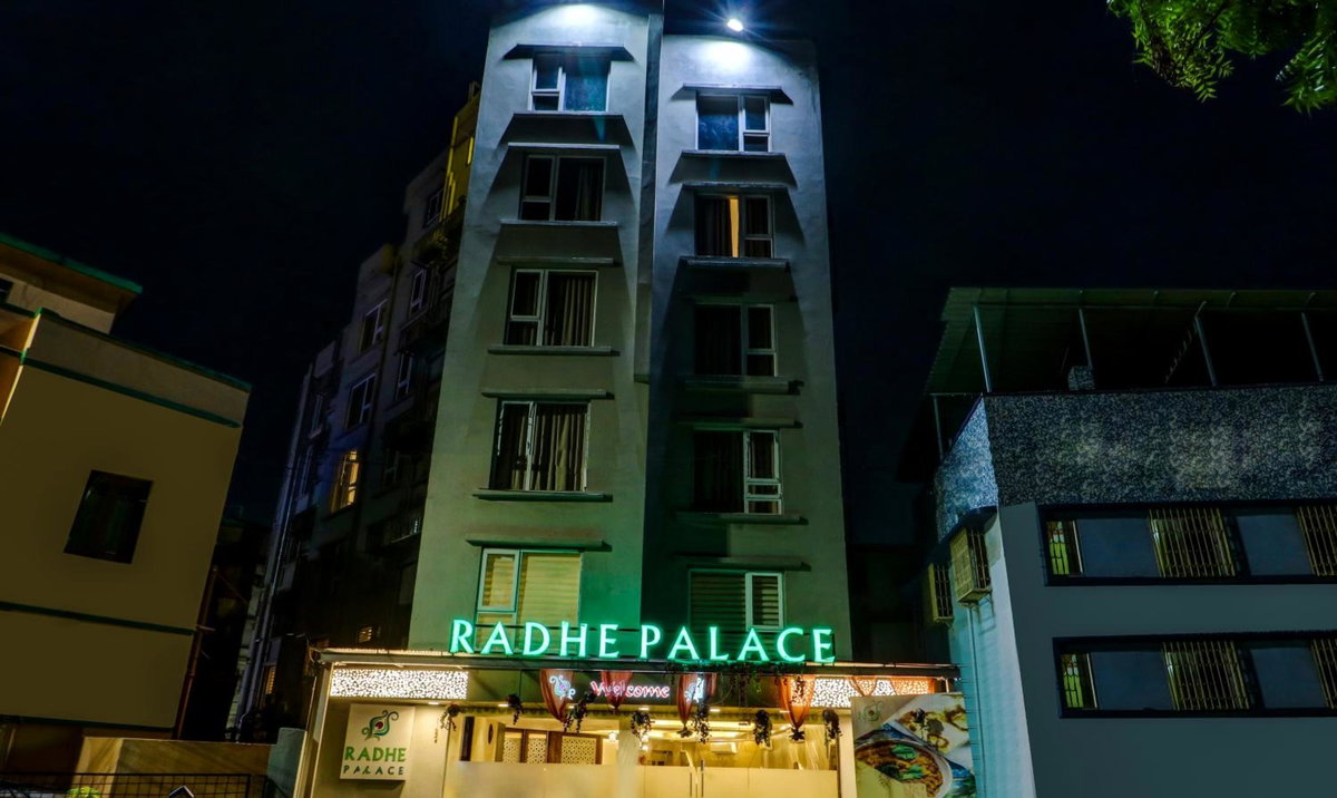 Отель · Treebo Radhe Palace, Lake Town, Garui