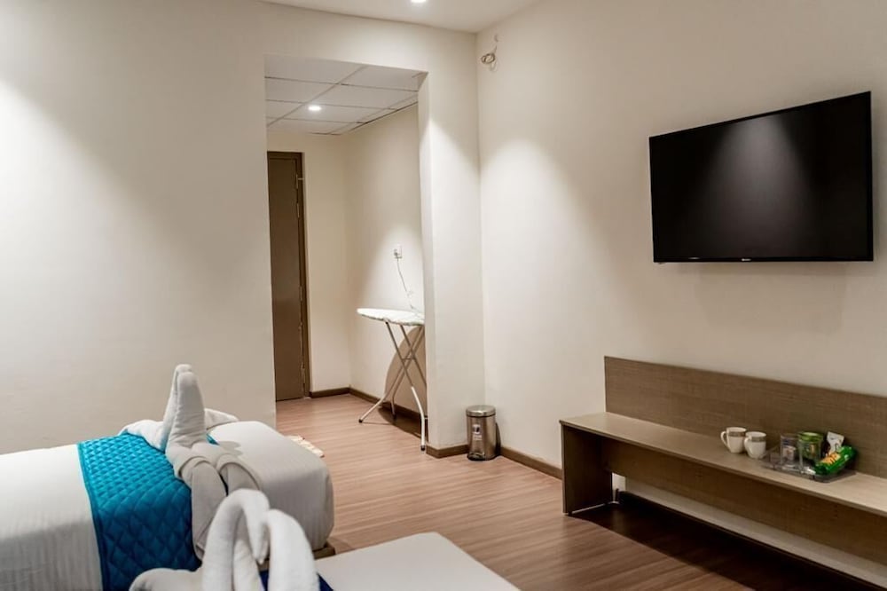 Отель · Casa Hotels and Suites Gachibowli, Serilingampalle