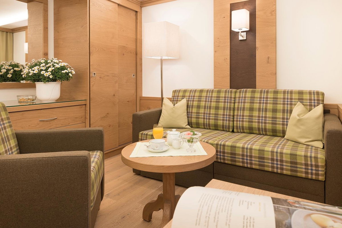 Romantik Hotel Die Gersberg Alm mit Panoramablick auf Salzburg und Outdoor Pool ab Mai, Austria