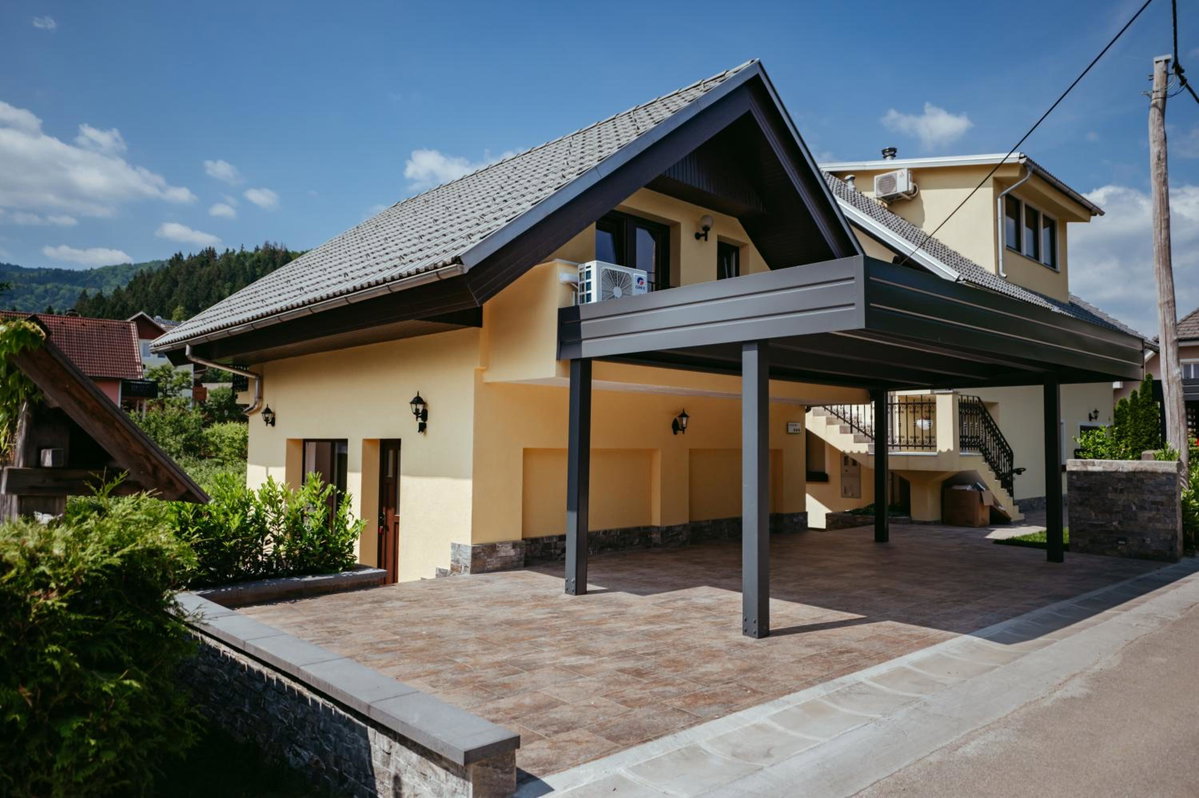 Apartment Oddih with terrace and private SAUNA, Slovenia