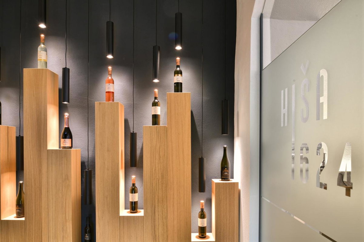 Hisa 1624 - Adults Only, Slovenia