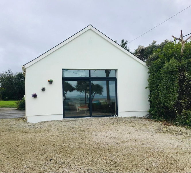 The Birdhouse with Hot Tub, Gortahork, Ireland
