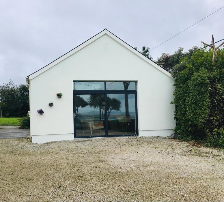 The Birdhouse with Hot Tub, Gortahork, Ireland