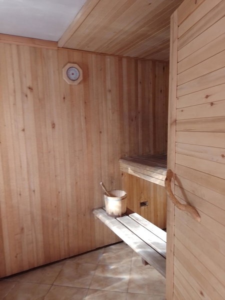 House, garden & sauna. Free parking. Train stop-200 m. Sea-1 km., Jūrmala, Latvia