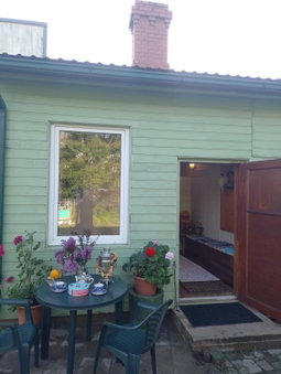 House, garden & sauna. Free parking. Train stop-200 m. Sea-1 km., Jūrmala, Latvia