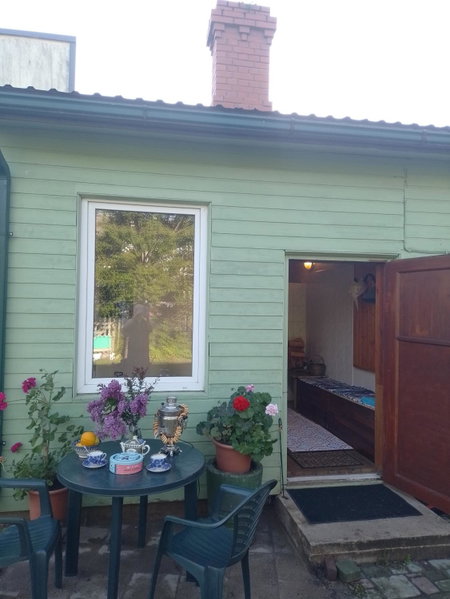 House, garden & sauna. Free parking. Train stop-200 m. Sea-1 km., Jūrmala, Latvia