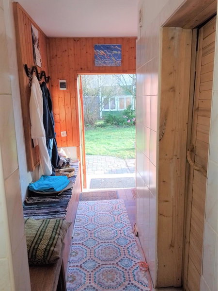 House, garden & sauna. Free parking. Train stop-200 m. Sea-1 km., Jūrmala, Latvia