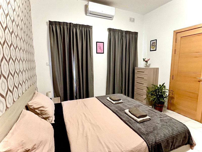 Arzella Apartments Xlendi, Premium 2BR, Bus Stop & Market Opposite, Xlendi, Malta