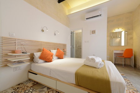 Lovely House Private Rooms by Vallettastay, Sliema, Malta