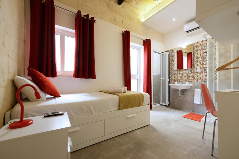 Lovely House Private Rooms by Vallettastay, Sliema, Malta