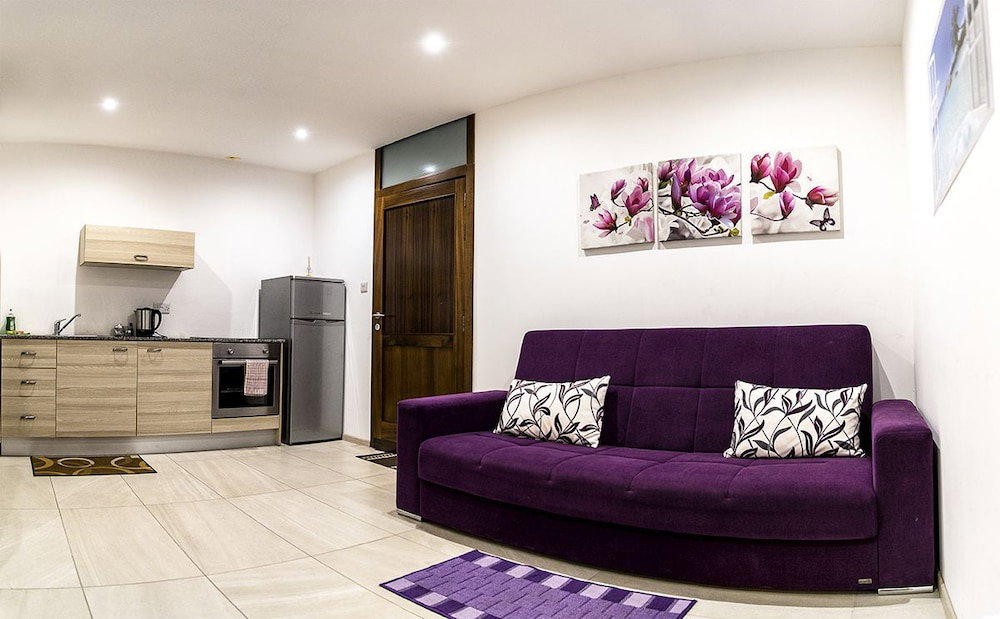 Estrella Lodging, Malta