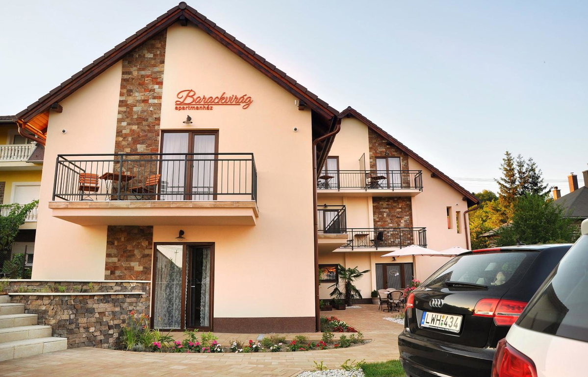 Barackvirág Apartmanház, Hungary