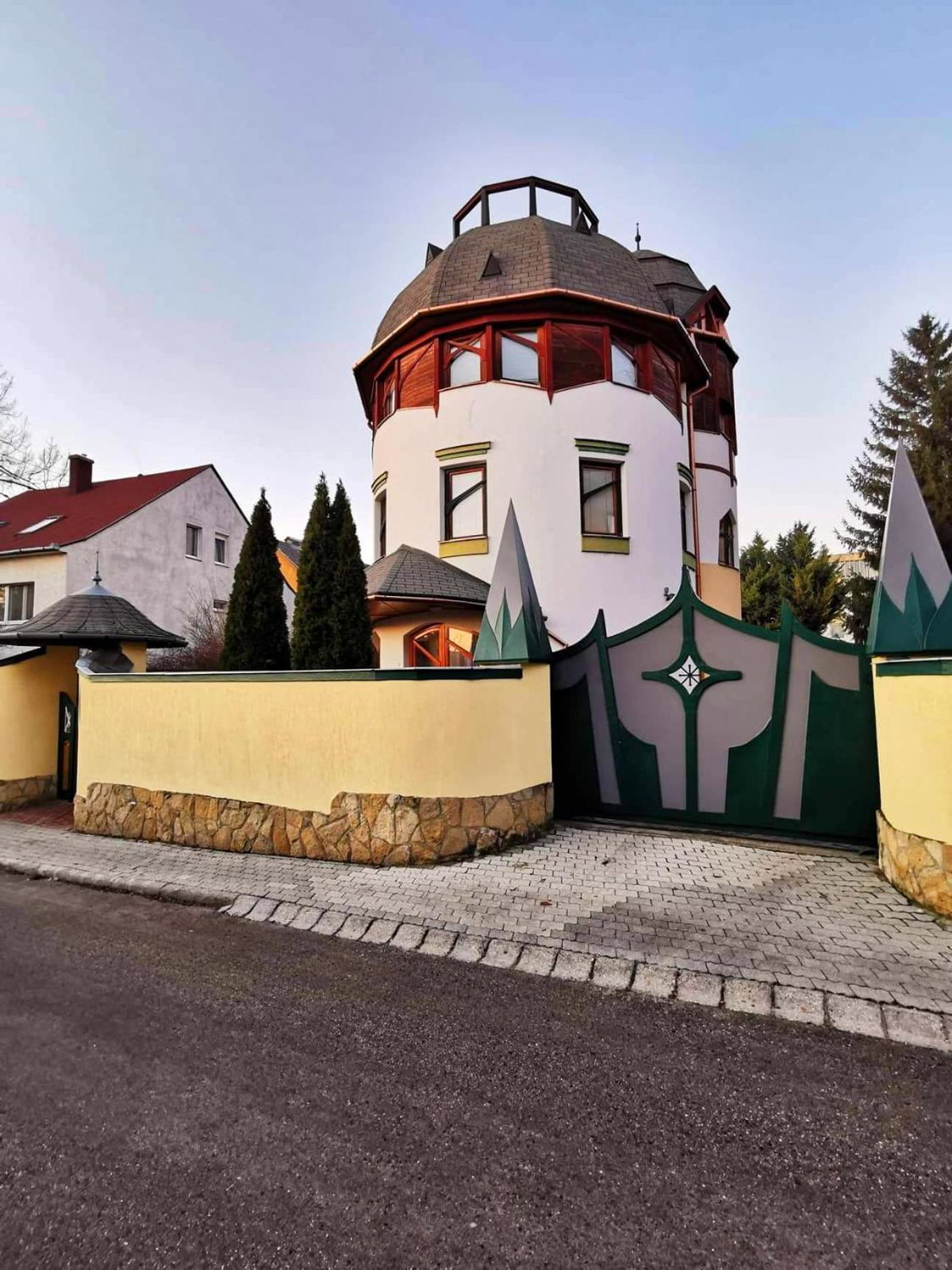 Pannonia Apartman, Hungría