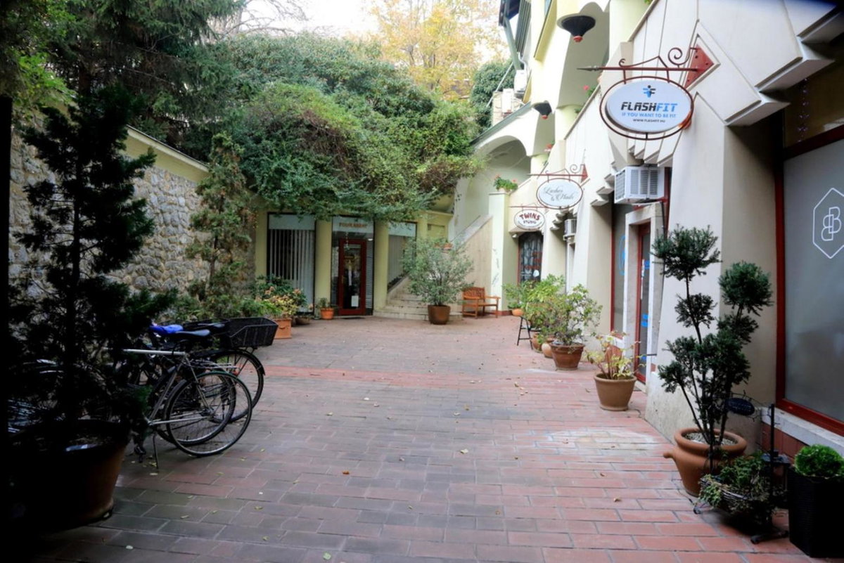 Studio Gold apartman, Hungary