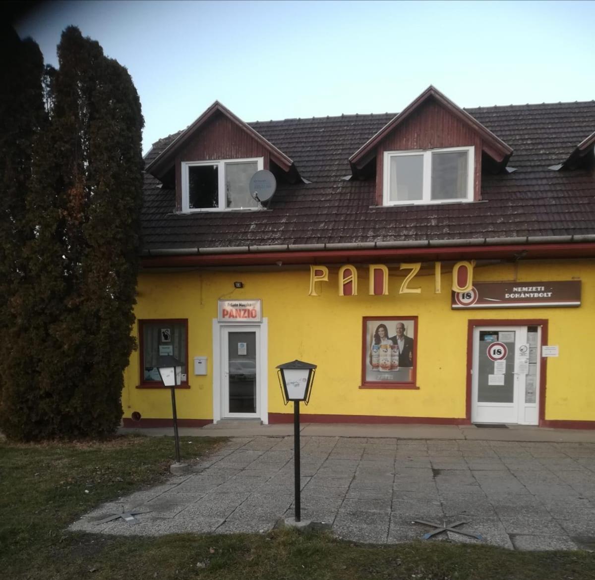Отель · Fekete Macska Vendégház, Tata
