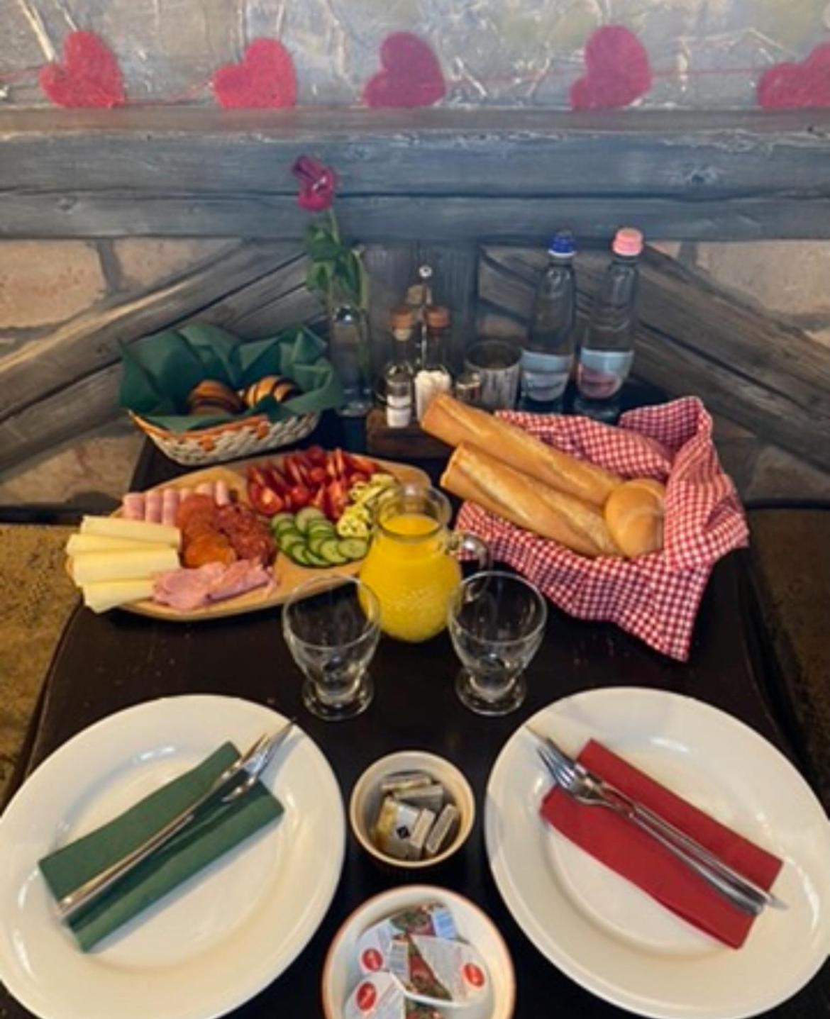 Hotel · Bacchus Pub és Panzió, Dunaharaszti