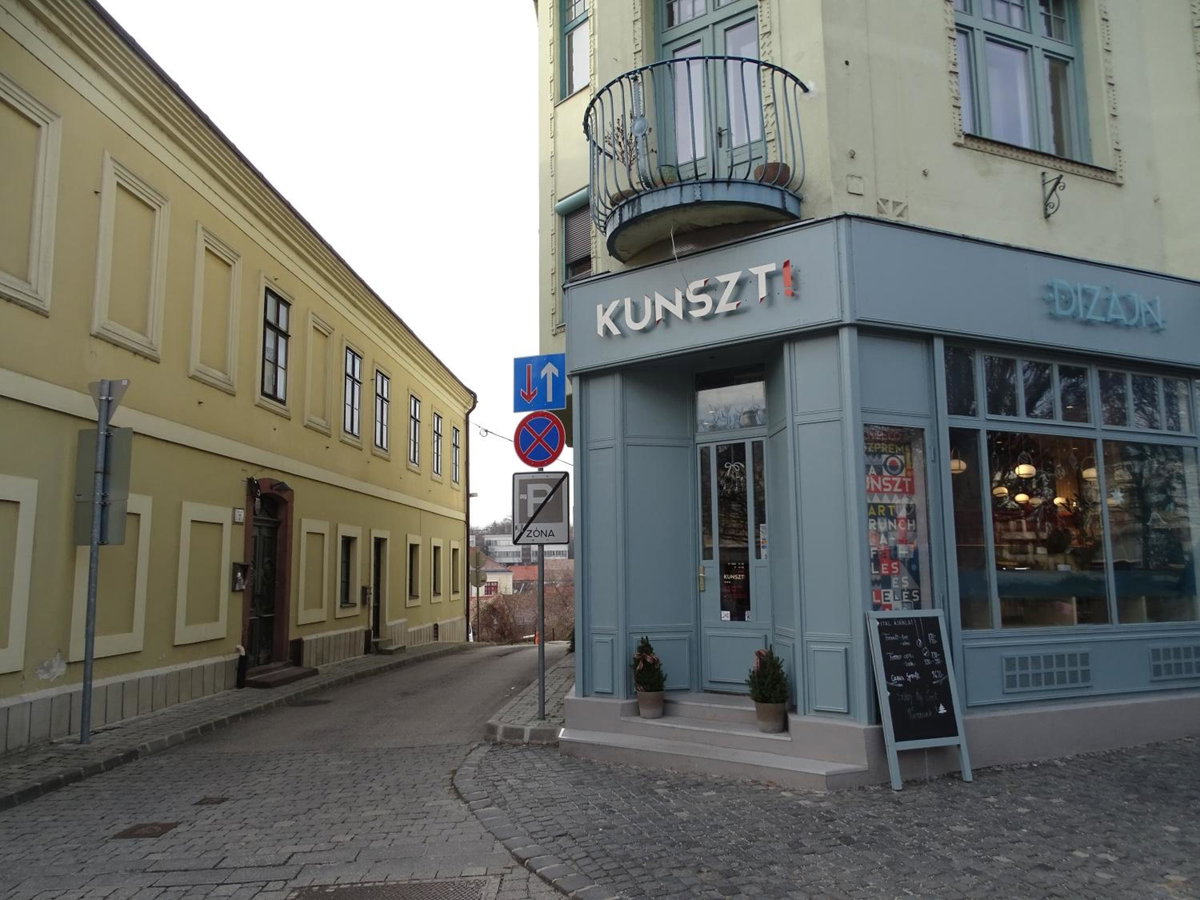 Óváros Apartman, Hungría