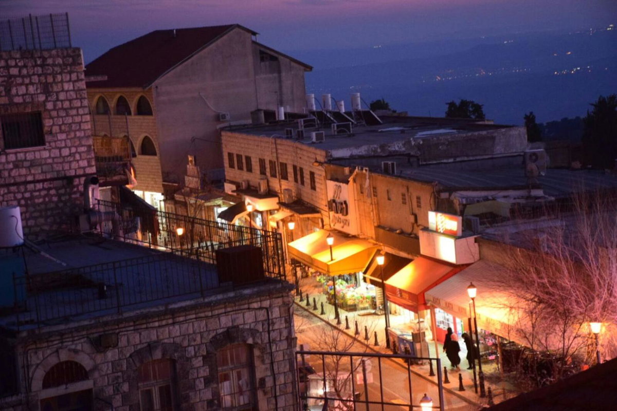 Mol Hahr, Israel