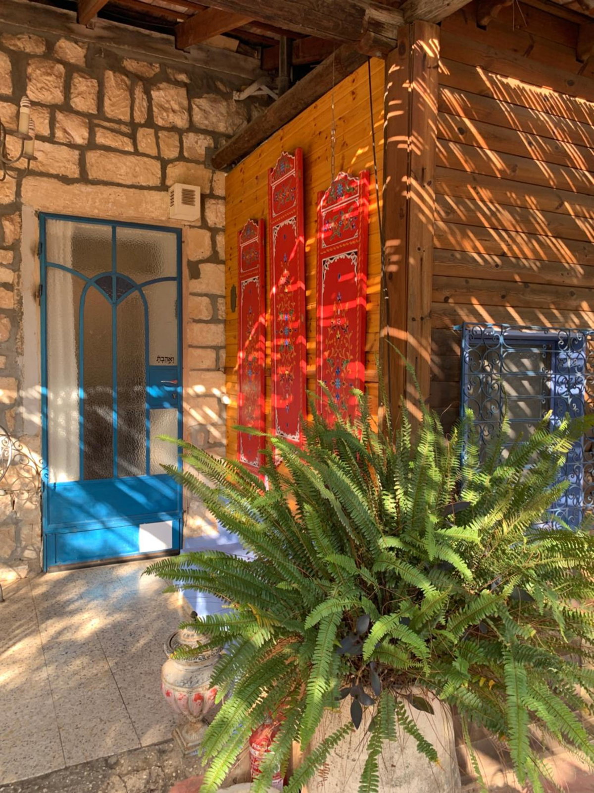 Hôtel · בית האבן העתיק מ-1885 עם מגונית פרטית בחצר, Safed