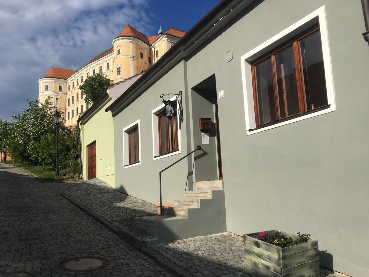 Castle-Wall-Inn, Czechia