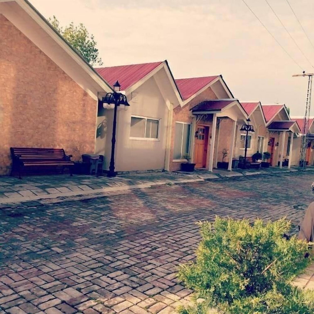 Отель · Swiss Cottages, Murree