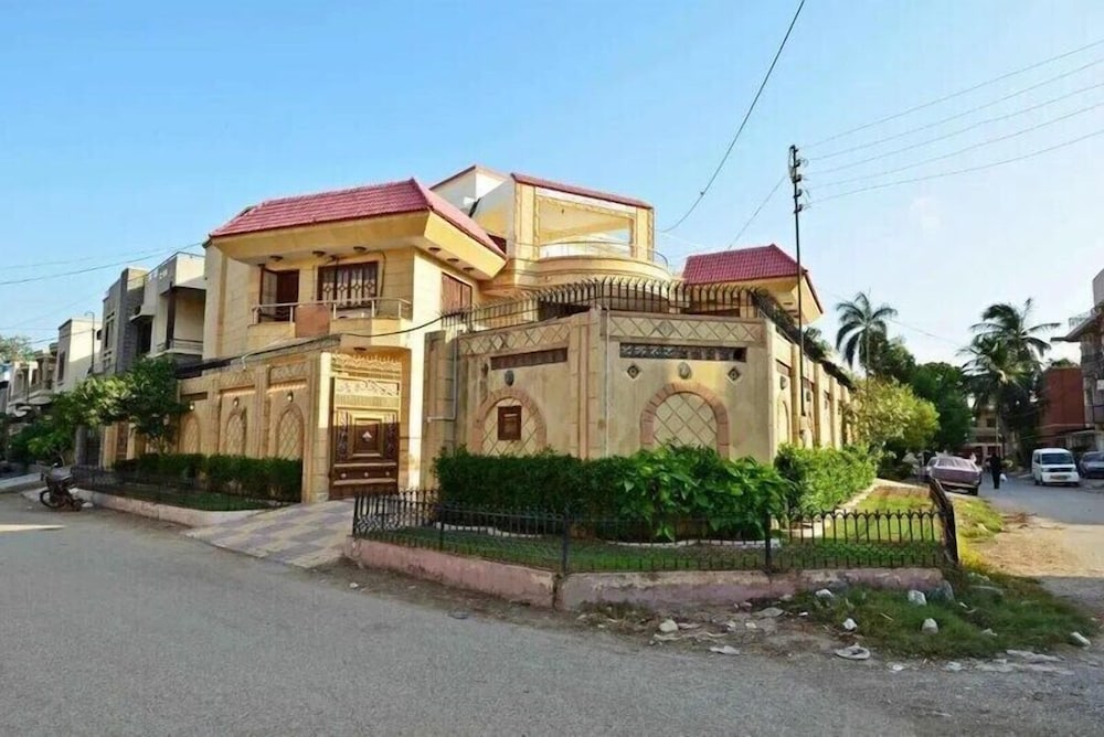 Hotel Blue Sky Clifton, Pakistan