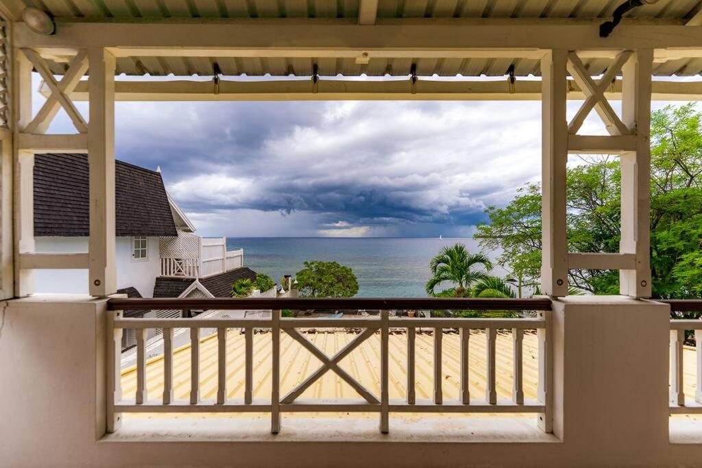 Beachfront Tamarin Villa, Maurice