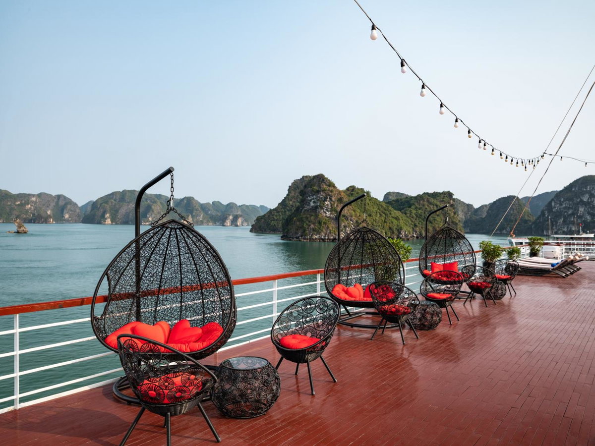 Aqua Cruise Lan Ha Bay, Vietnam