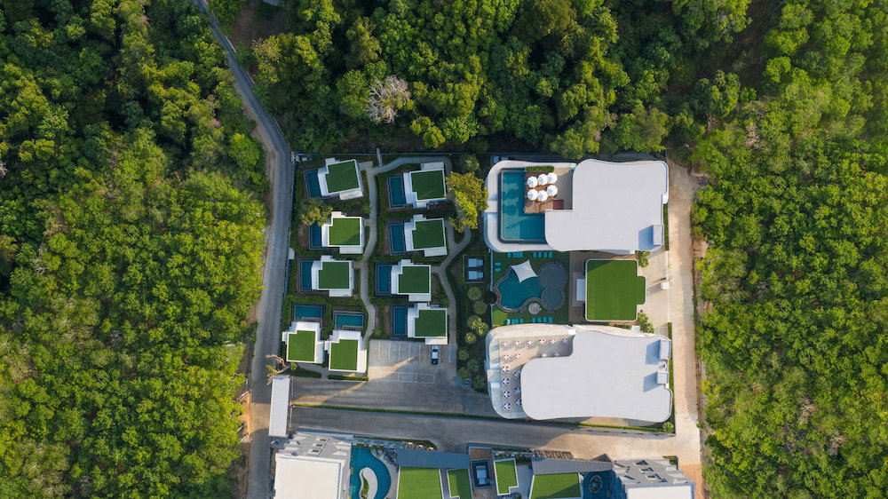 โรงแรม · Utopia Naiharn, Ban Chalong
