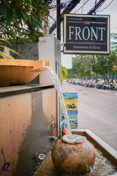 The Front Hotel and Apartments, คาทุ, ประเทศไทย