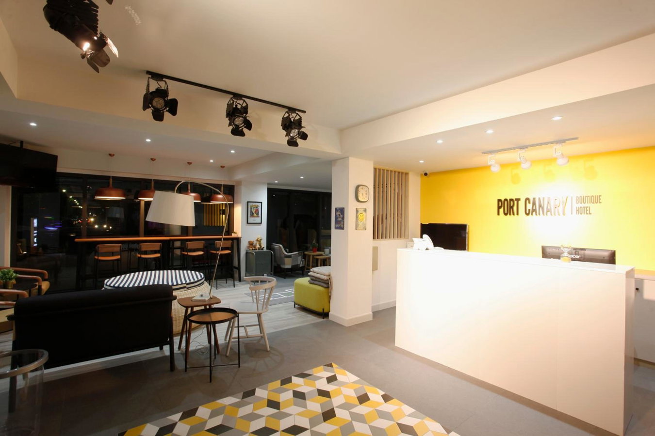Port Canary Airport Hotel, บ้านคลองบางเสาธง, ประเทศไทย