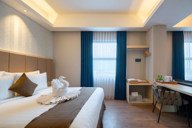Luminor Hotel Airport Sidoarjo By WH , Best Choice and Strategic Location with a Rooftop area in Town, Sidoarjo, Indonesia