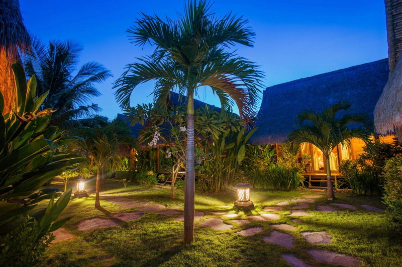 TS Hut Lembongan, 클룽클룽, 인도네시아 공화국