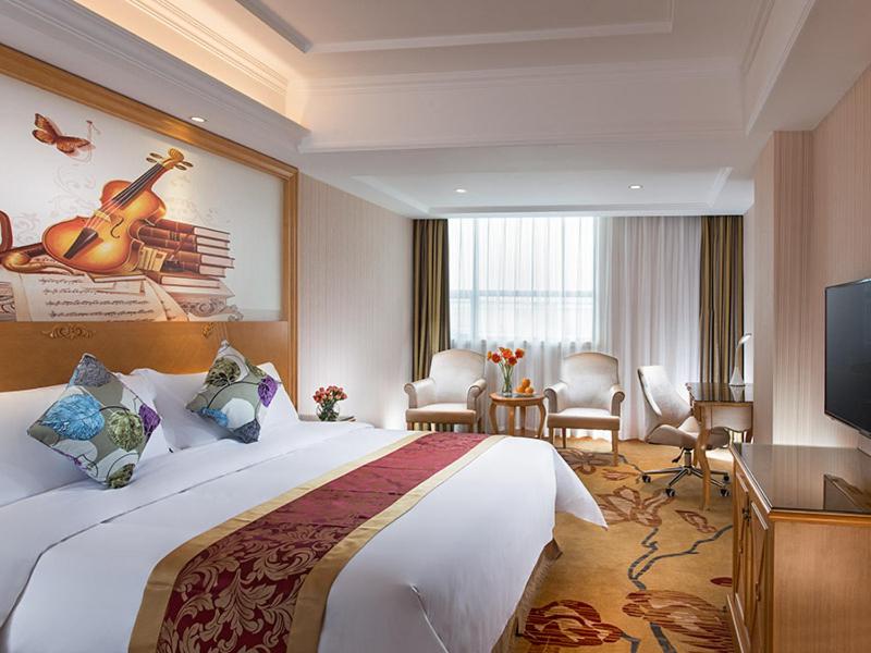 Vienna Hotel Shenzhen Fuyong Subway Station, Humen, 中国