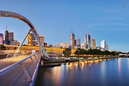 A Cozy Apt Right Next to Southern Cross Station, Docklands, Australia