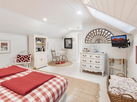 The Red Feather Inn, Launceston, Australia