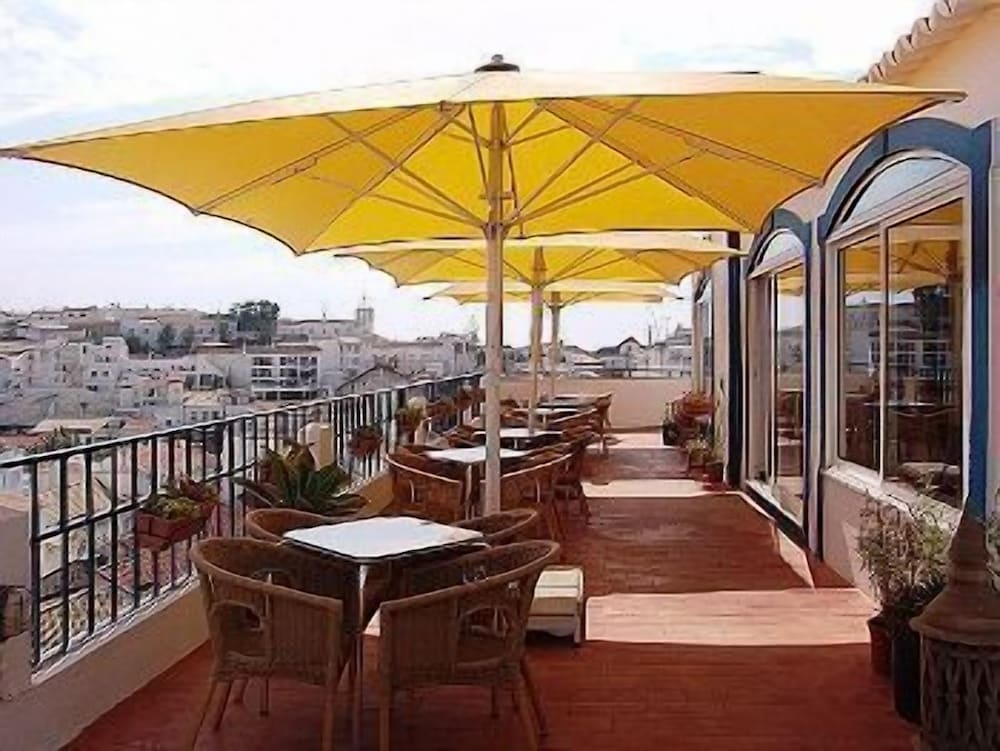 Regina Apartamentos, Portugal