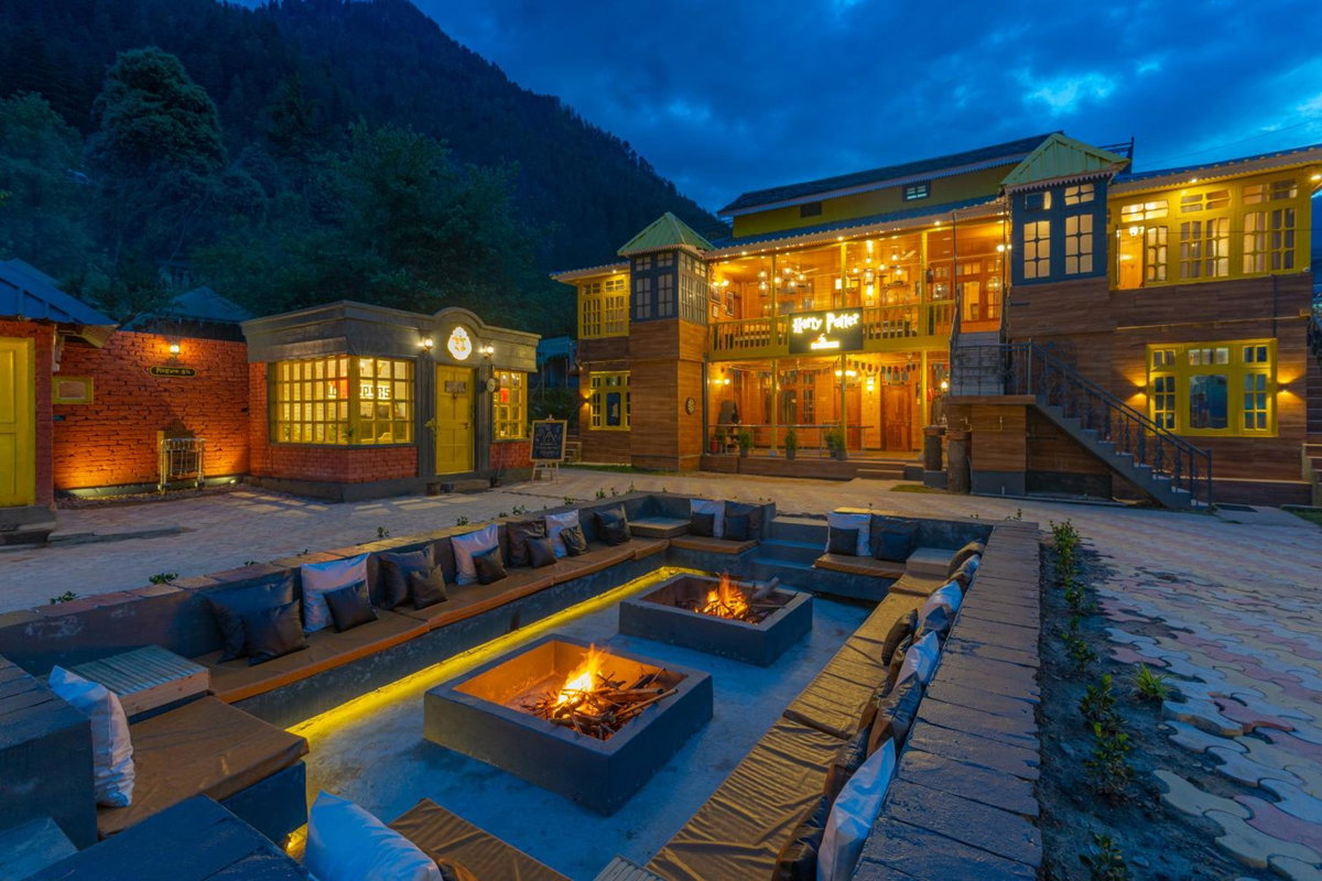Hôtel · Whoopers Boutique Kasol - Harry Potter themed, Kulu