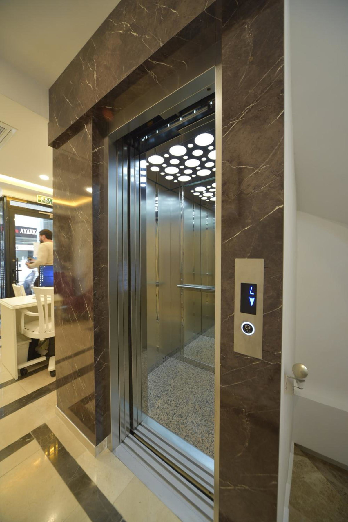 Hotel · Lika Hotel, Eminoenue