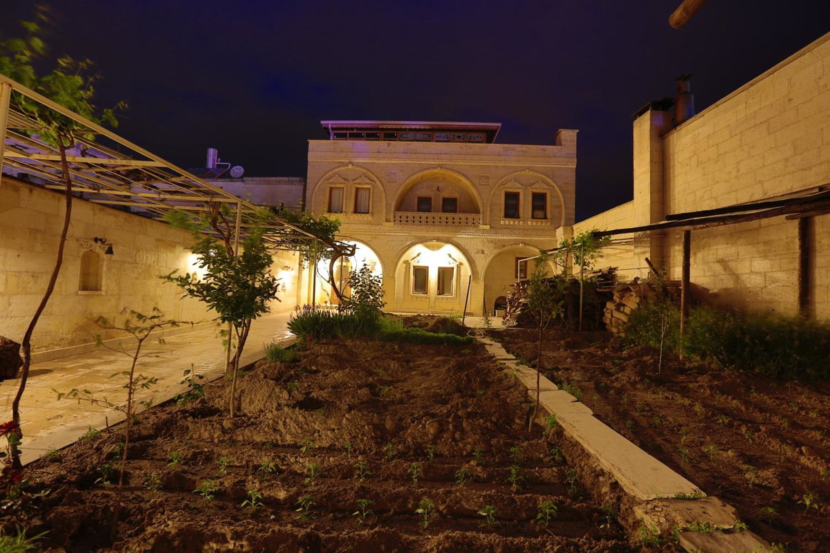 Отель · Walnut House, UErguep