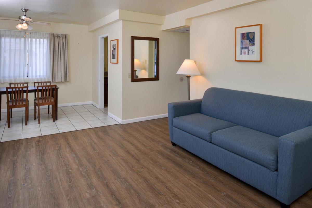 Edgewater Inn and Suites, United States