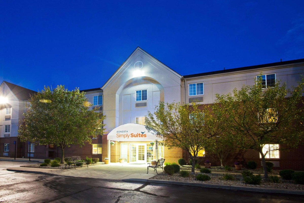 Hotel · Sonesta Simply Suites Detroit Troy, Birmingham